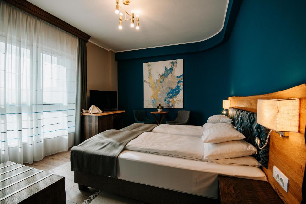 Panorama Boutique Hotel Сфынту-Георге Экстерьер фото