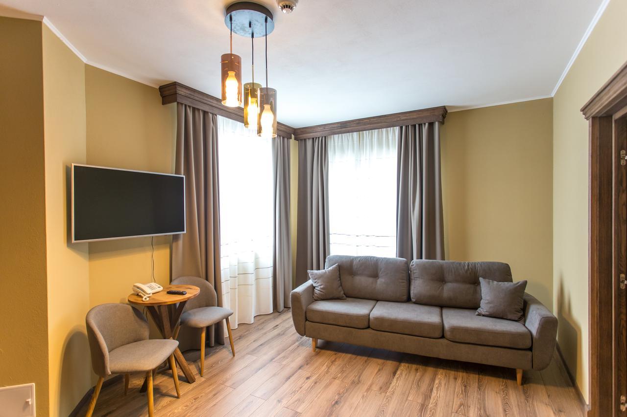 Panorama Boutique Hotel Сфынту-Георге Экстерьер фото