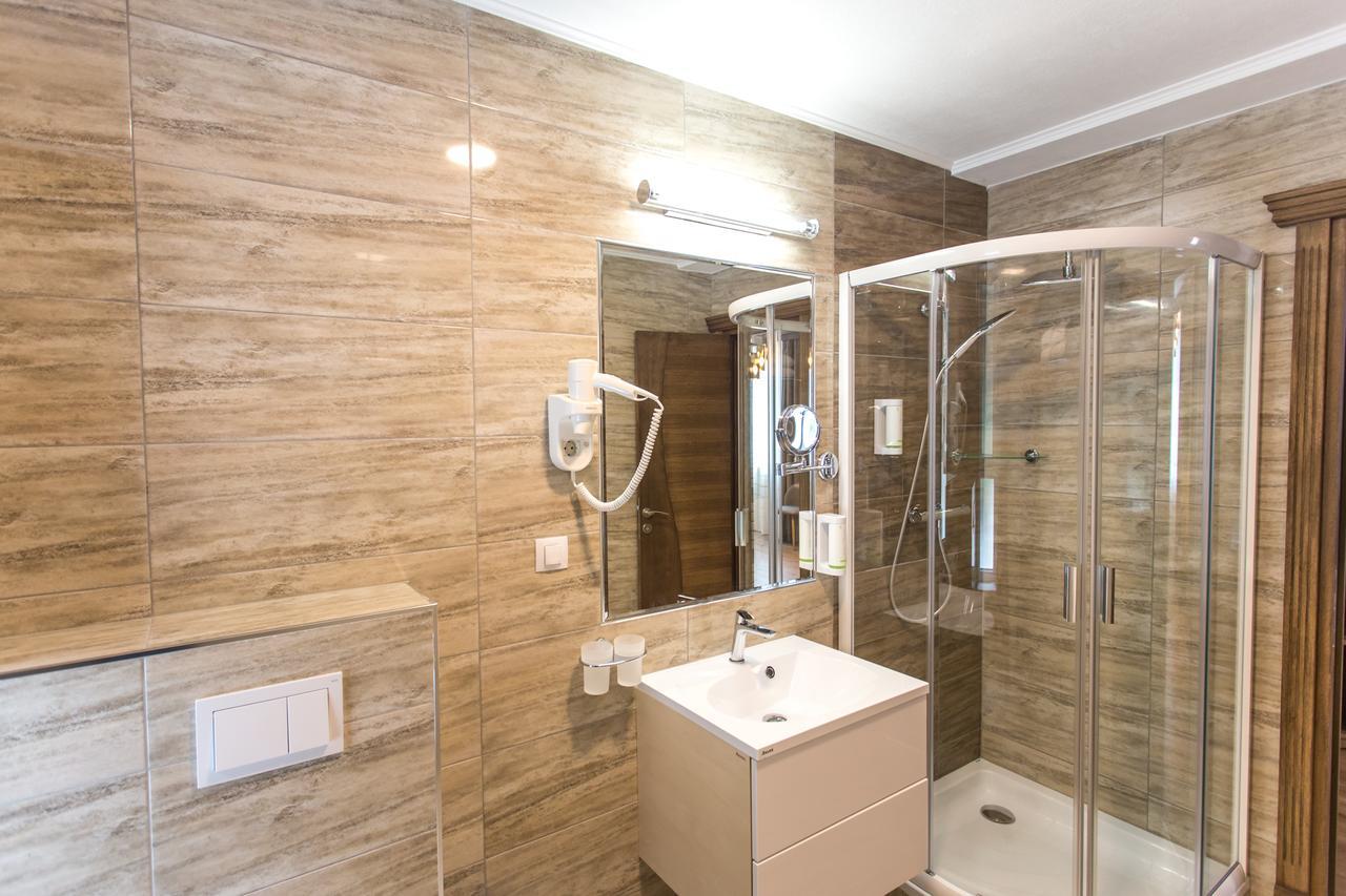 Panorama Boutique Hotel Сфынту-Георге Экстерьер фото