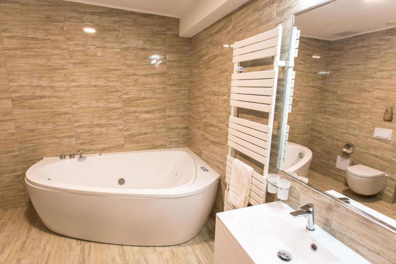 Panorama Boutique Hotel Сфынту-Георге Экстерьер фото