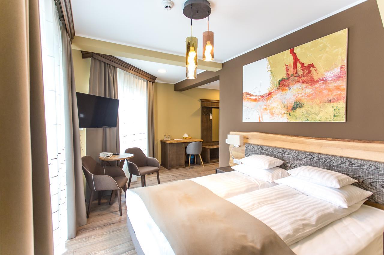 Panorama Boutique Hotel Сфынту-Георге Экстерьер фото
