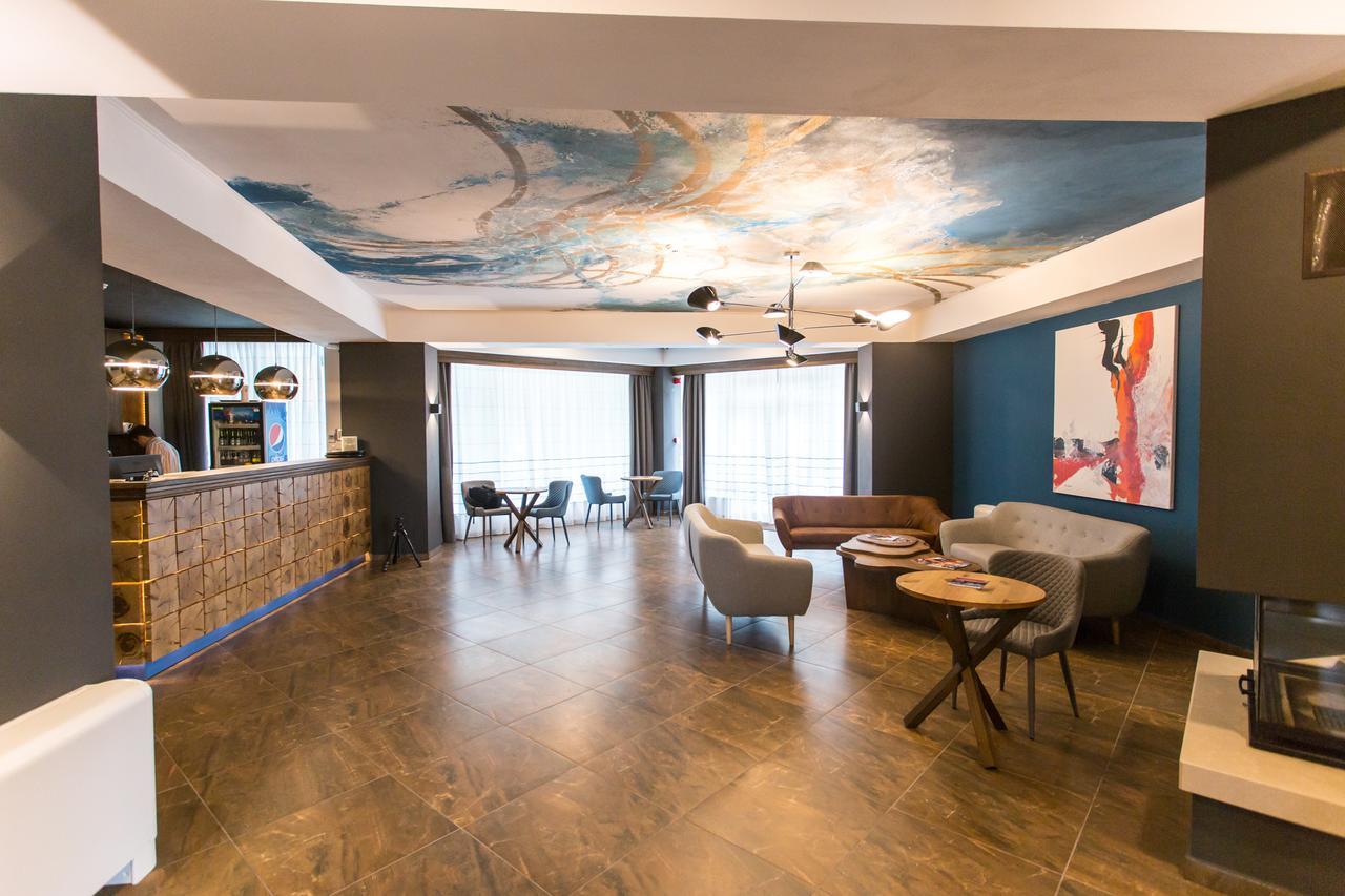 Panorama Boutique Hotel Сфынту-Георге Экстерьер фото