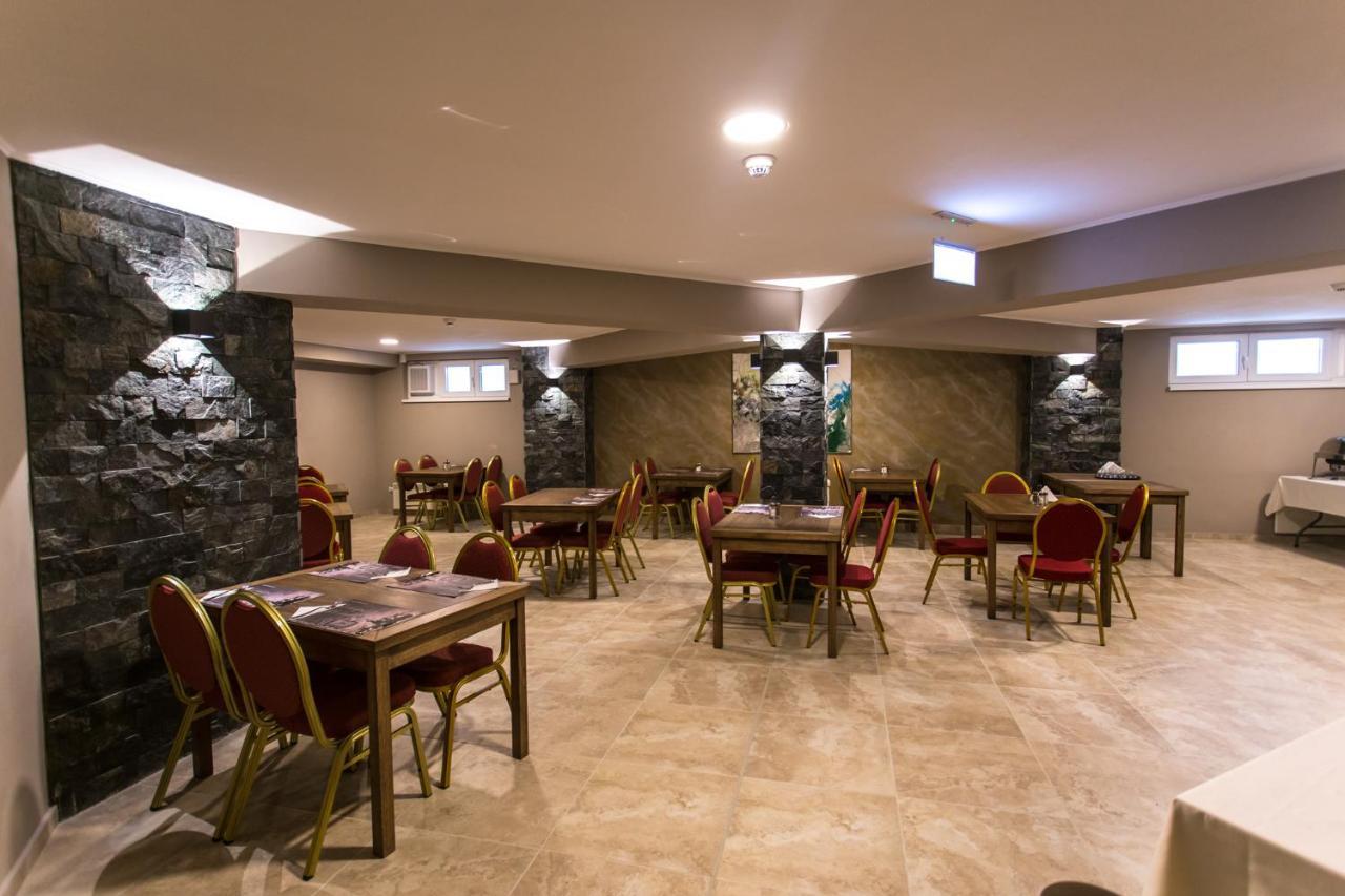 Panorama Boutique Hotel Сфынту-Георге Экстерьер фото