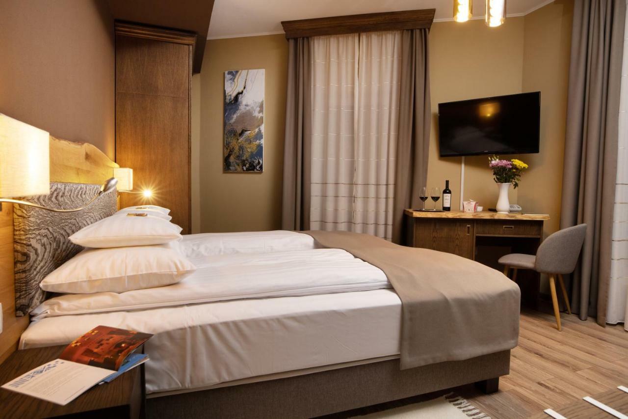 Panorama Boutique Hotel Сфынту-Георге Экстерьер фото