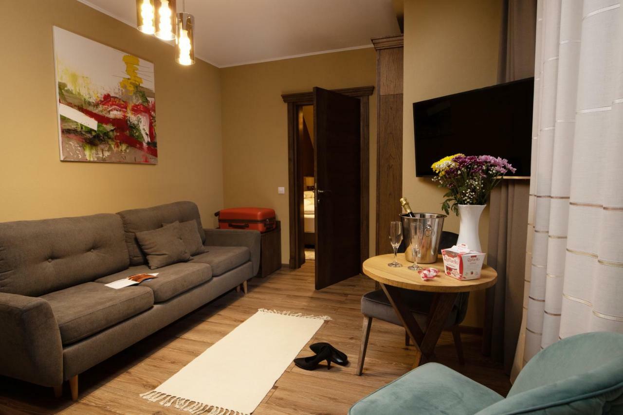 Panorama Boutique Hotel Сфынту-Георге Экстерьер фото